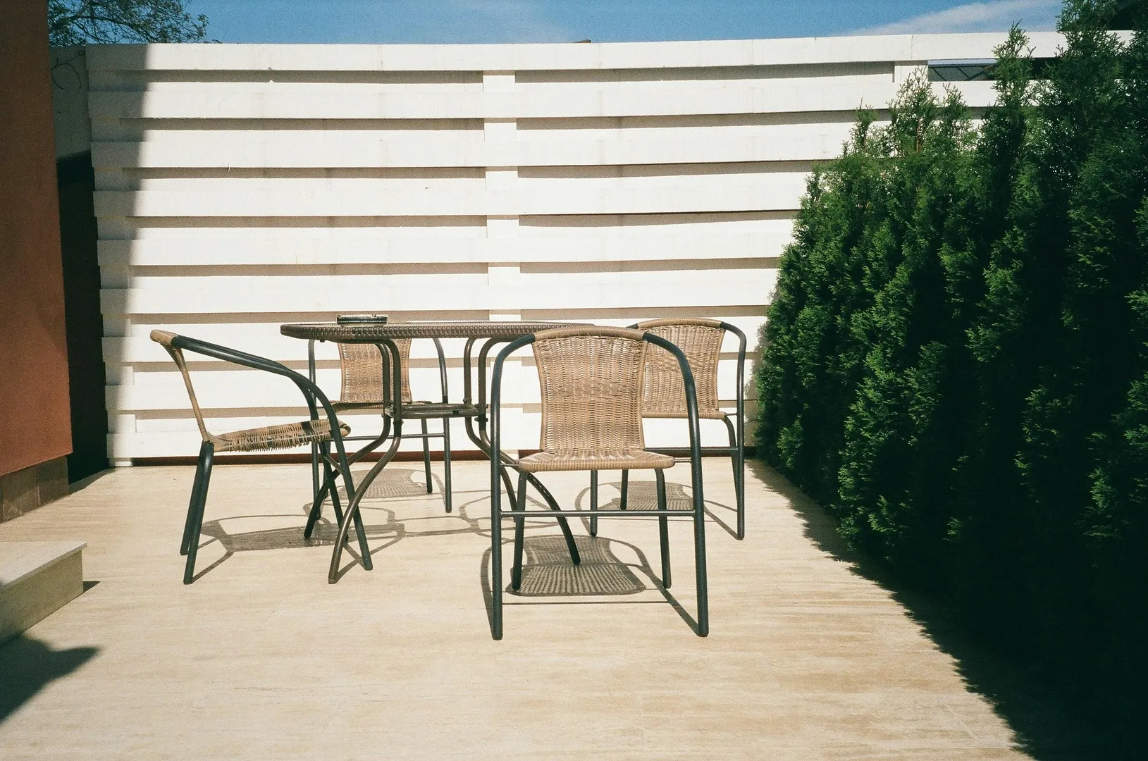 Before: AI backyard design for a patio